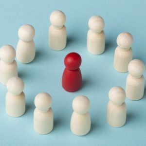 alt=grupo de muñecos formando una constelación familiar