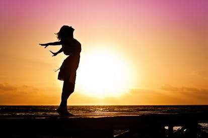 alt=Representación de la Higiene Naturista, mostrando equilibrio entre alimentación, ejercicio, descanso y contacto con la naturaleza.